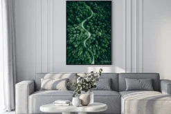 Plakat: Widok z lotu ptaka na drogę wśród las