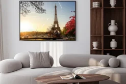 Plakat: Wieża eiffla z drzewa wiosny w paryżu, francja