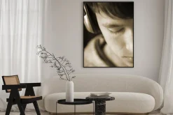 Plakat: Wydanie grunge (nastolatek słuchanie ulubionej piosenki)