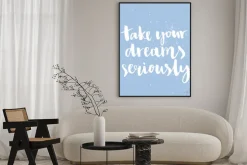 Plakat: Zabierz swoje marzenia poważnie. inspirujący cytat odręcznie