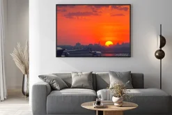 Plakat: Zachód słońca na lotnisku z samolotów gotowy do startu