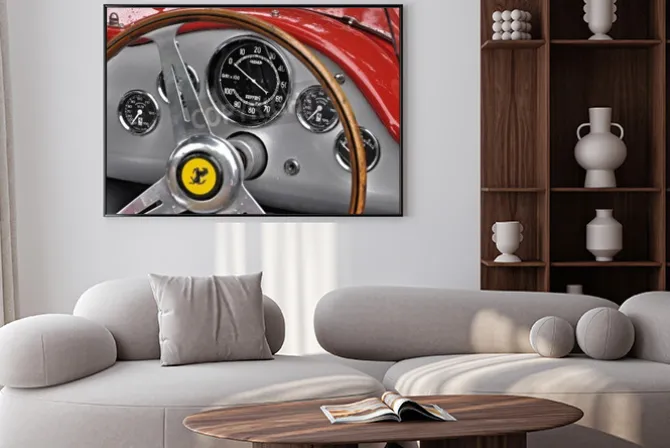Plakat: Zbliżenie na retro deskę rozdzielczą i kierownicę ferrari