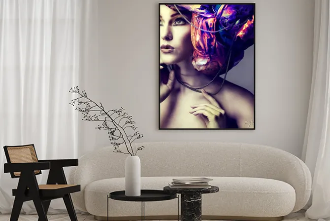 Plakat: Zdjęcie pięknej dziewczyny w fryzurze z kolorowych tkanin