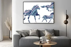Plakat: Zestaw trzech niebieskich wzorzystych sylwetki koni uruchomione
